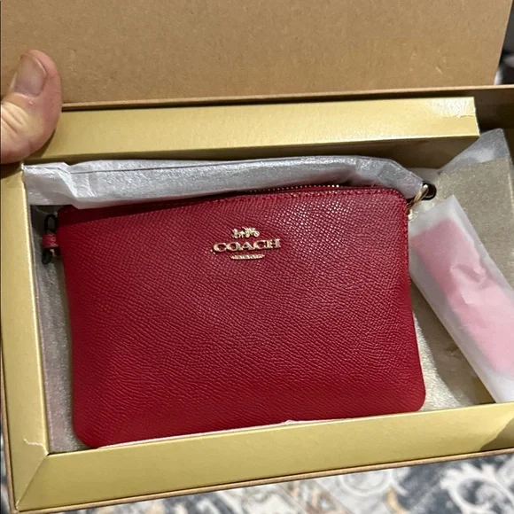 💥Coach Red Leather Wristlet Pouch with Gold Logo - Picture 8 of 8